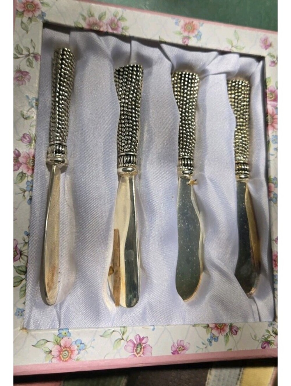 NIB GRACE TEAWARE SILVERPLATED CHEESE SERVER 4 UNIQUE BEADED PATTERN Knives